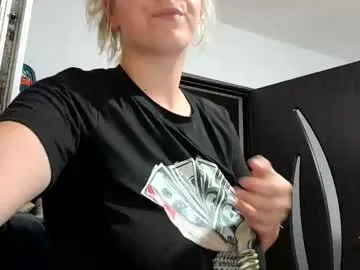 bigtitslala – webcam model profile photo