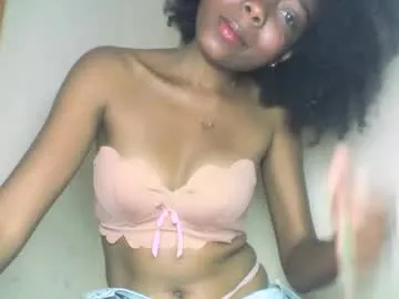 layannek – webcam model profile photo