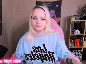 marcelinepeach – webcam model profile photo