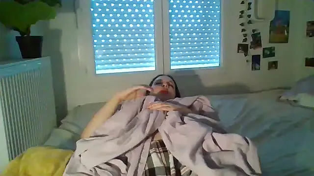 Cerisee04 – webcam model profile photo