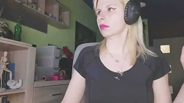 karmija – webcam model profile photo