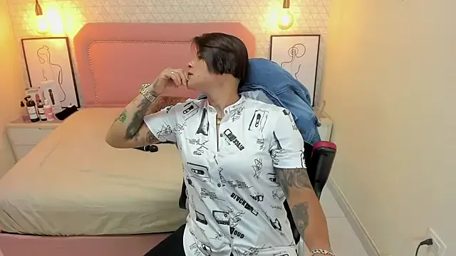 KAROLLJONES1 – webcam model profile photo