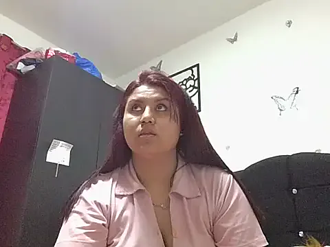 naomy26 – webcam model profile photo