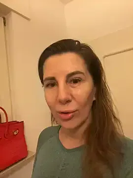 NaughtyMilla – webcam model profile photo