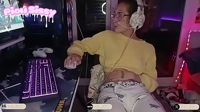 piou-sissy – webcam model profile photo