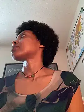 QueenKimi – webcam model profile photo